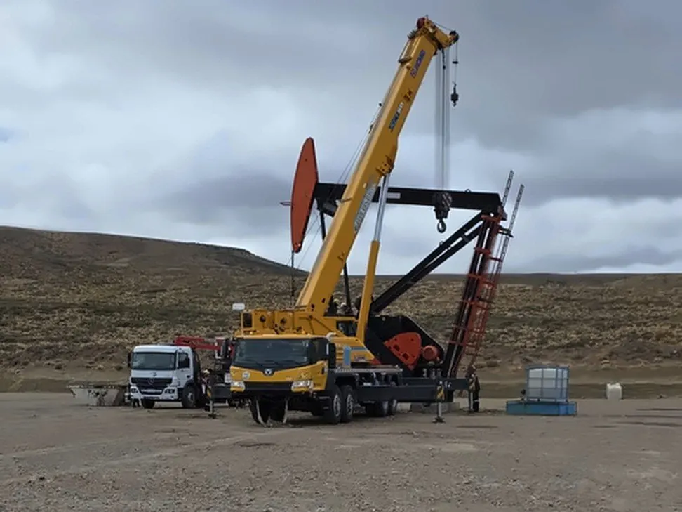 Aparato individual de bombeo instalado junto a un pozo